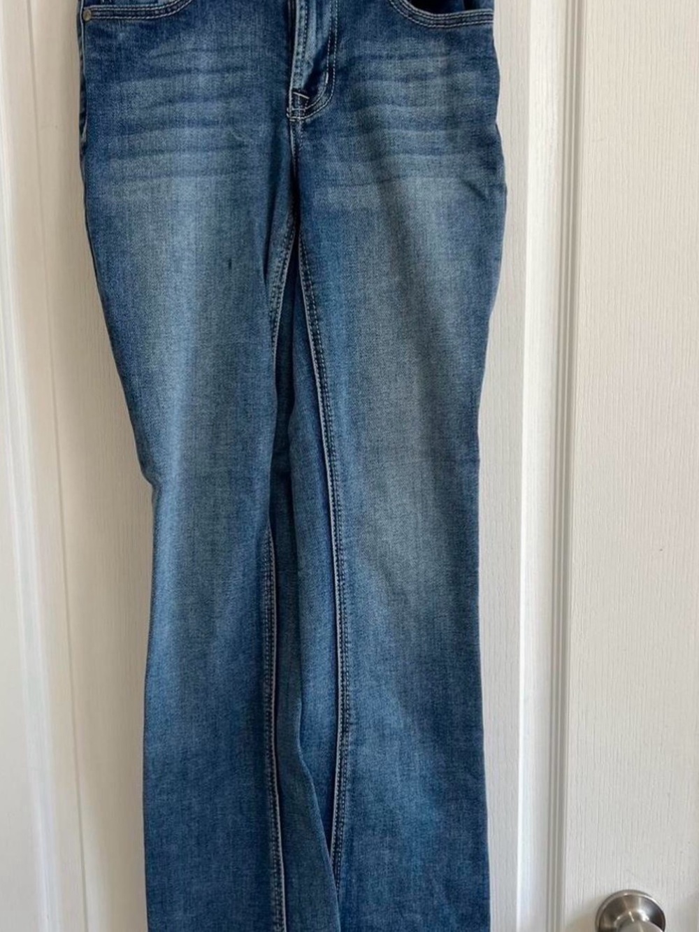 Women's Mid Blue Bootcut Jeans — Classic Stretch Denim